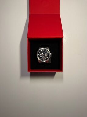 Hugo Boss HU379 Men’s Quartz Watch Black Dial Stainless Steel 50m